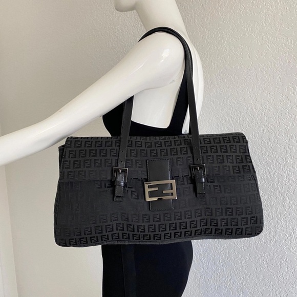 Fendi Large Baguette Bag - Picture 11 of 16